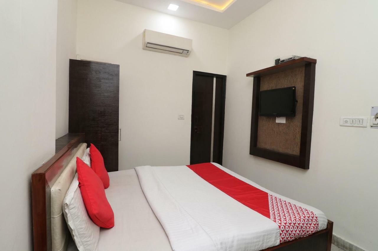 Oyo 24723 Hotel Atul Palace Агра Екстер'єр фото